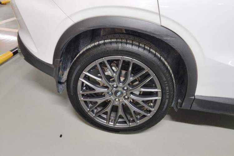 Used CHANGAN OSHAN X5 2021 1.5T DCT Flagship Edition Right Rear Wheel Hub