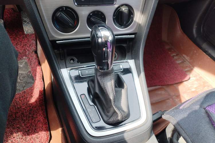 Used Volkswagen Lavida 2013 Restyled Classic 1.6L Automatic Comfort Edition
