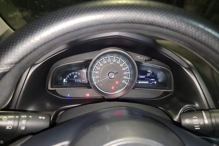 Used Mazda 3 Axela 2019 Cloud-Controlled Sedan 1.5L Automatic Luxury Model China VI Standard Instrument Cluster
