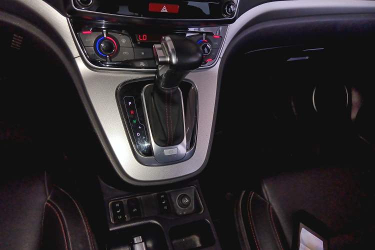 Used Haval H6 2015 Sport Edition 1.5T Automatic Two-Wheel Drive Luxury Model Gear Lever