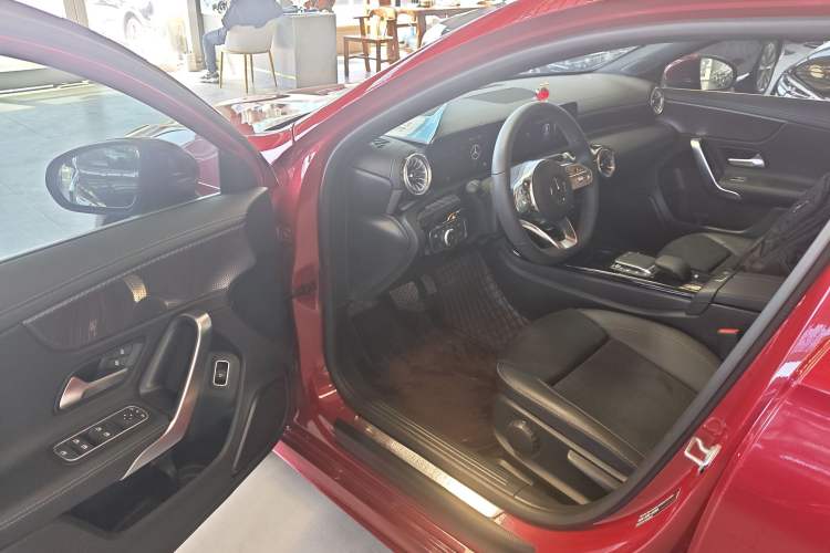 Used Mercedes-Benz A-Class 2022 Second Facelift A 200 L Sport Sedan Fashion Version
