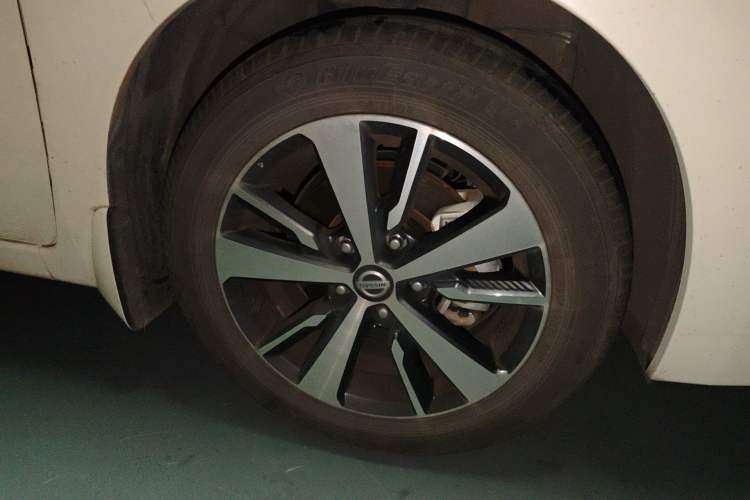 Used Nissan Lannia 2019 1.6L CVT Cool Edition China V Standard Right Front Wheel Hub