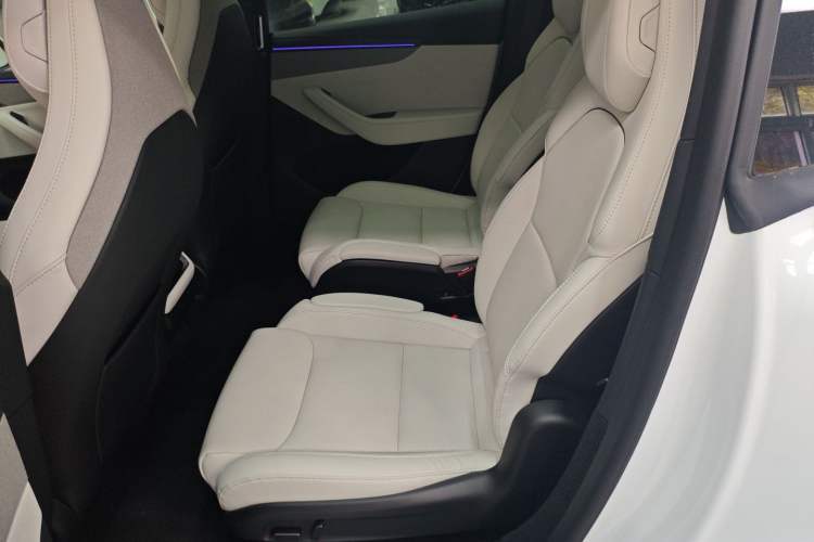 Used Tesla Model Y L 2025 Model Long-Range All-Wheel-Drive Version
