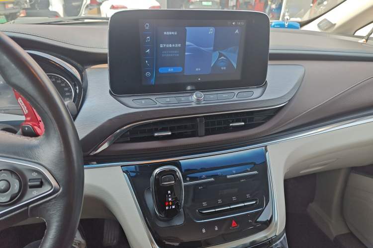 Used Buick GL8 2023 Land Executive Class Comfort Model
