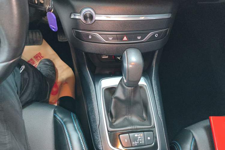 Used Peugeot 308S 2015 1.2T Automatic Jingchi Edition Gear Lever
