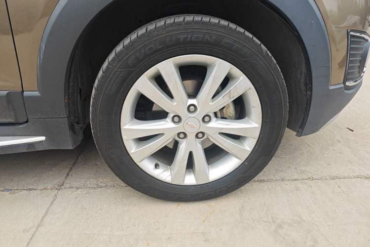 Used Chevrolet Captiva 2017 2.4L 4x4 Flagship Edition 7-Seater

