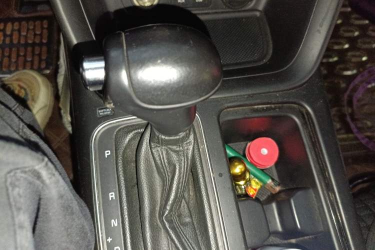 Used Kia Sorento 2013 2.4L 7-Seater Gasoline Luxury Version China IV Standard Gear Lever