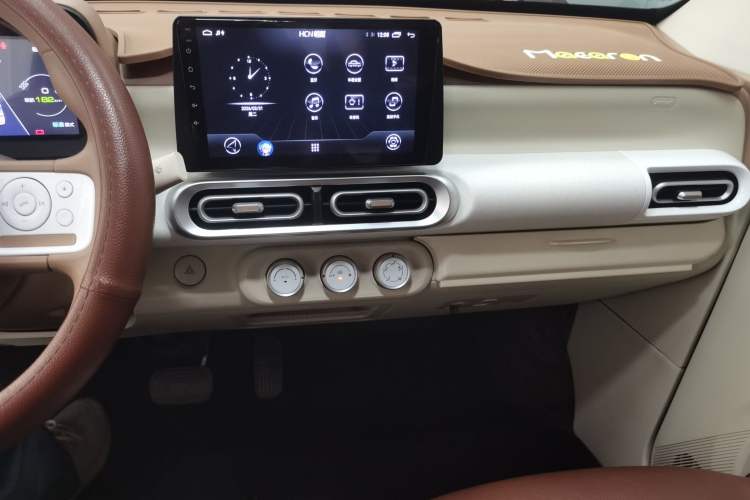 Used Wuling Hongguang MINIEV 2024 3rd Generation 215km Youth Edition Audio And AC Panel