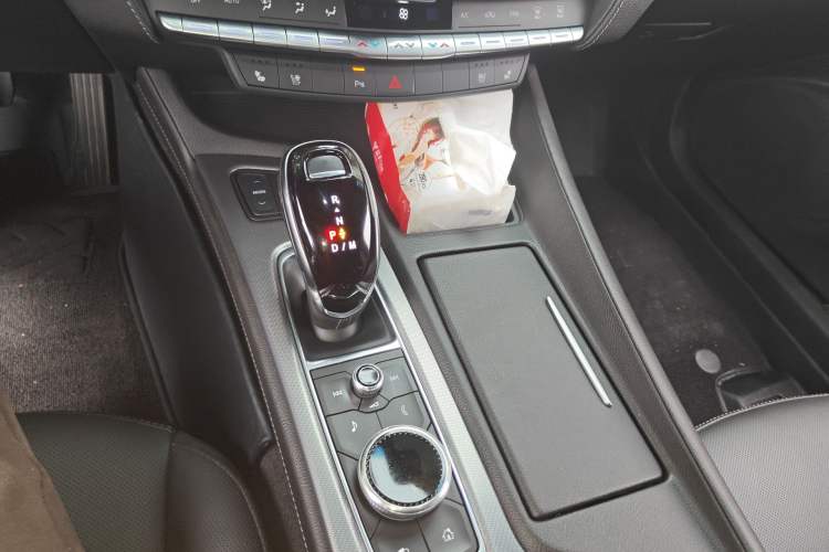 Used Cadillac CT5 2022 28T Luxury Edition Gear Lever