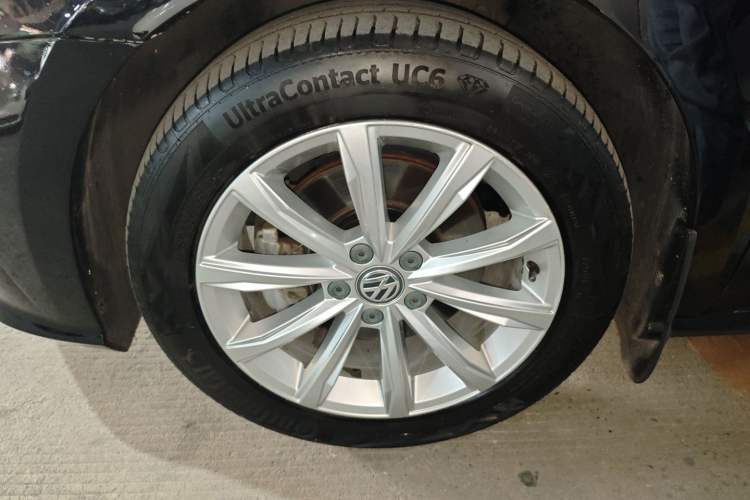 Used Volkswagen Passat 2017 330TSI DSG Luxury Edition Left Front Wheel Hub