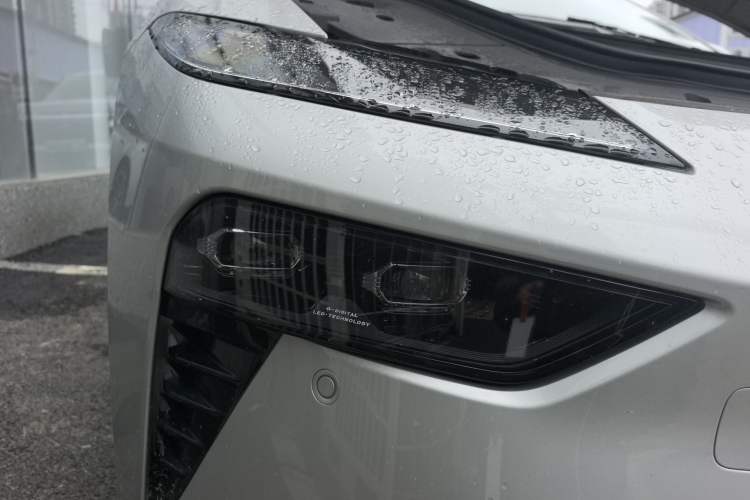 Used Dongfeng eπ eπ007 2025 Model Pure-Electric 565 All-Wheel-Drive Max Leading Edition
