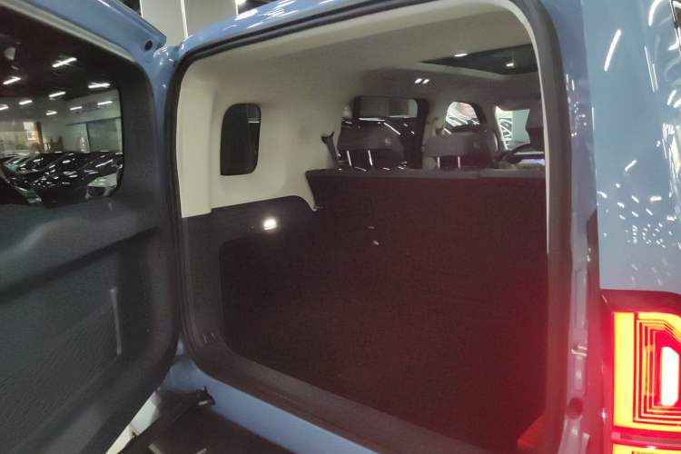 Used Formula Leopard 5 2023 Navigator Edition