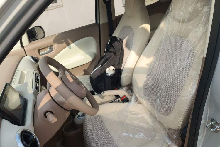 Used Wuling Hongguang MINIEV 2025 Four-Door Version Advanced Edition Left Front Seat