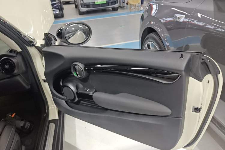 Used MINI MINI 2021 1.5T COOPER Classic Edition