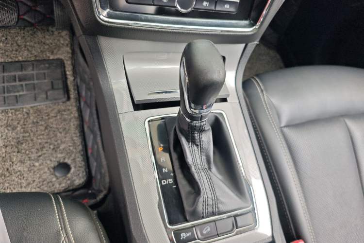 Used Roewe RX5 2019 20T Two-Wheel Drive Automatic 4G Connected Platinum Edition
