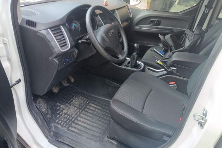 Used Jinbei Gold Hiace M Classic 2024 1.5L Engineering Lion Passenger Vehicle 5 Seats