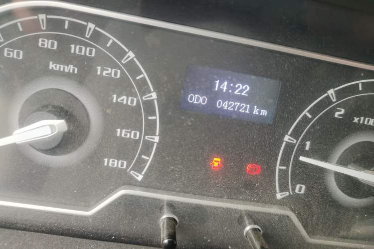 Used SAIC MAXUS Xintu V80 2021 2.0T Manual Classic Aoyuntong Short Wheelbase Mid-Roof 5/6-Seater
