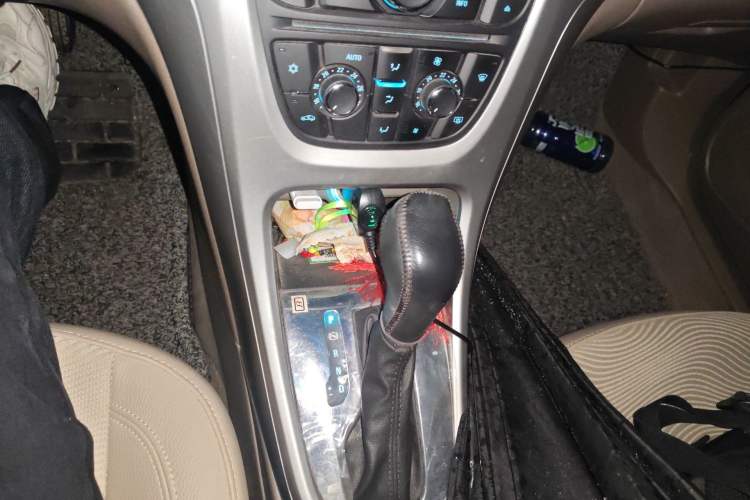 Used Buick GT 2013 GT 1.6L Automatic Fashion Edition Gear Lever