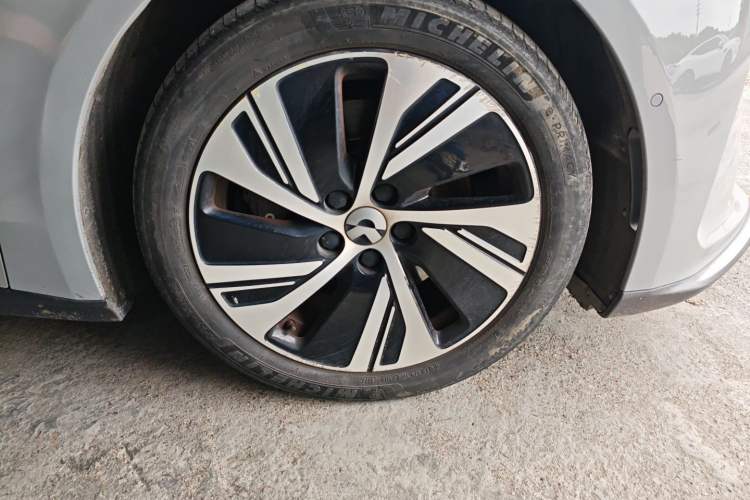 Used Nio ET5 2022 75 kWh Right Front Wheel Hub