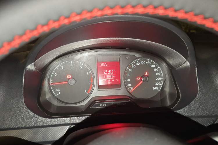 Used Volkswagen Jetta 2015 Zhuihui Edition 1.4L Manual Fashion Model Instrument Cluster