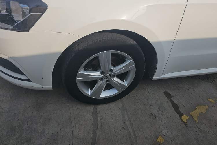 Used Volkswagen Gran Lavida 2017 1.6L Automatic Fashion Edition Left Front Wheel Hub