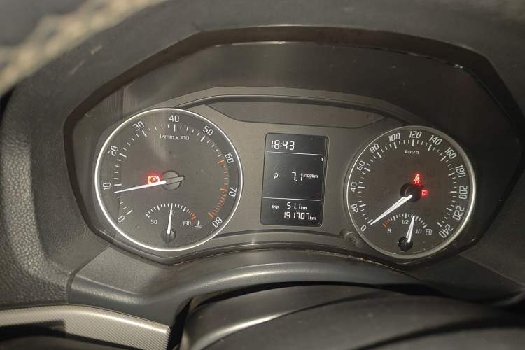 Used Skoda Octavia 2015 Classic Model 1.6L Manual Eado Version
