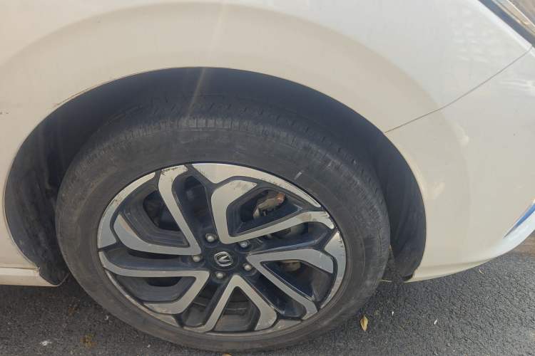 Used CHANGAN Eado New Energy 2019 EV460 Smart Edition Right Front Wheel Hub