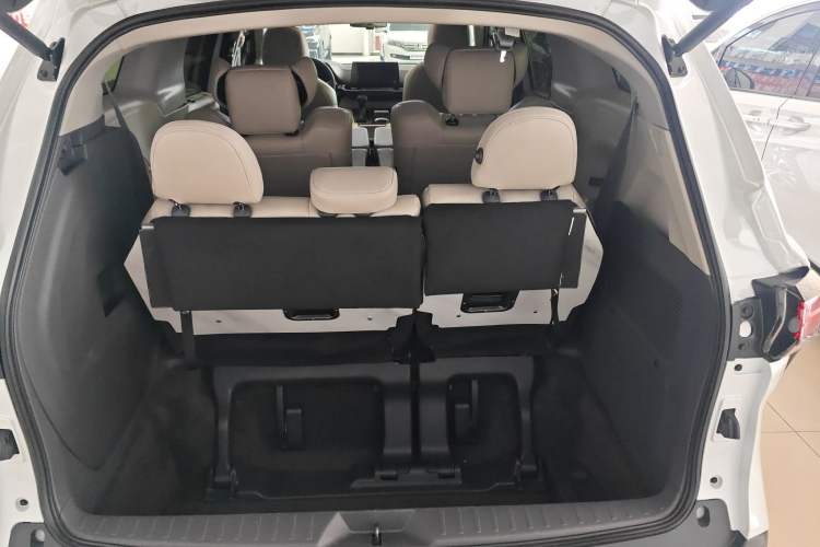 Used Toyota Granvia 2024 2.5L Hybrid Comfort Edition