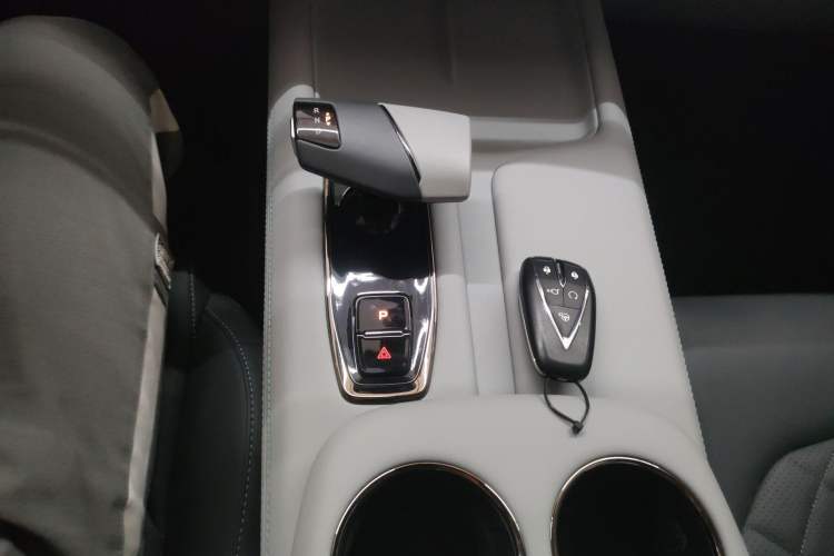 Used CHANGAN UNI-Z New Energy 2024 Blue Whale Smart Electric iDD 125km Excellence Model Gear Lever