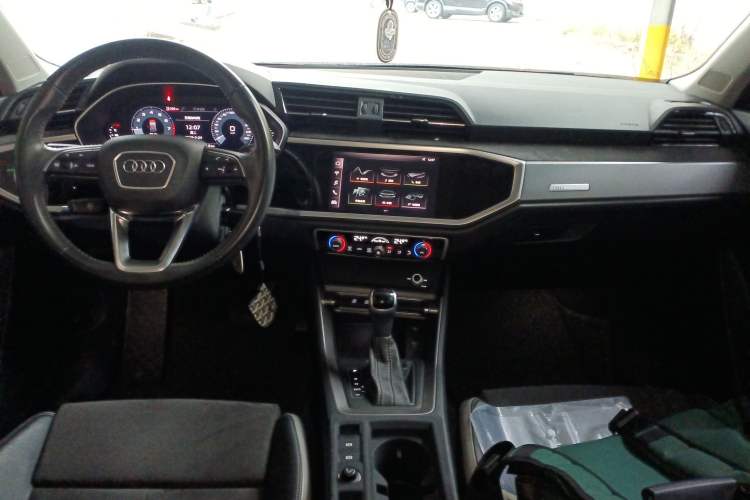 Used Audi Q3 2021 35 TFSI Progressive Dynamic Edition
