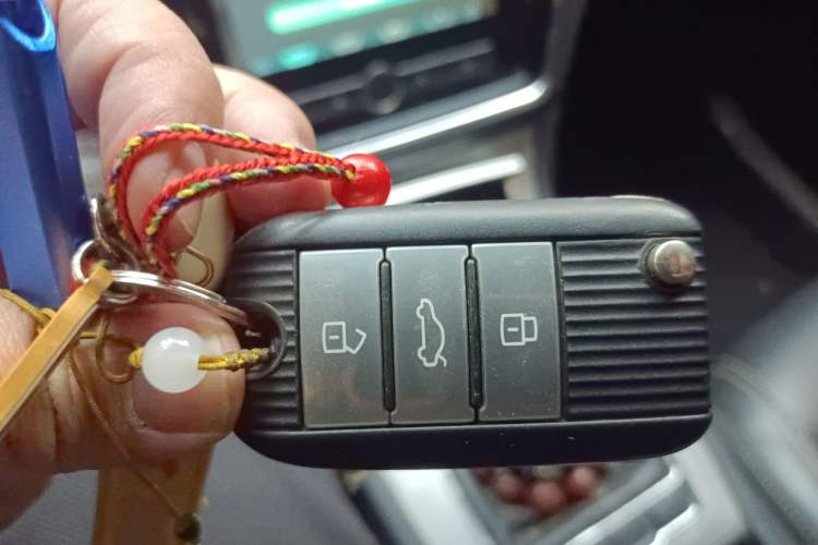 Used Roewe RX5 2018 20T Two-Wheel Drive Manual Internet Smart Edition