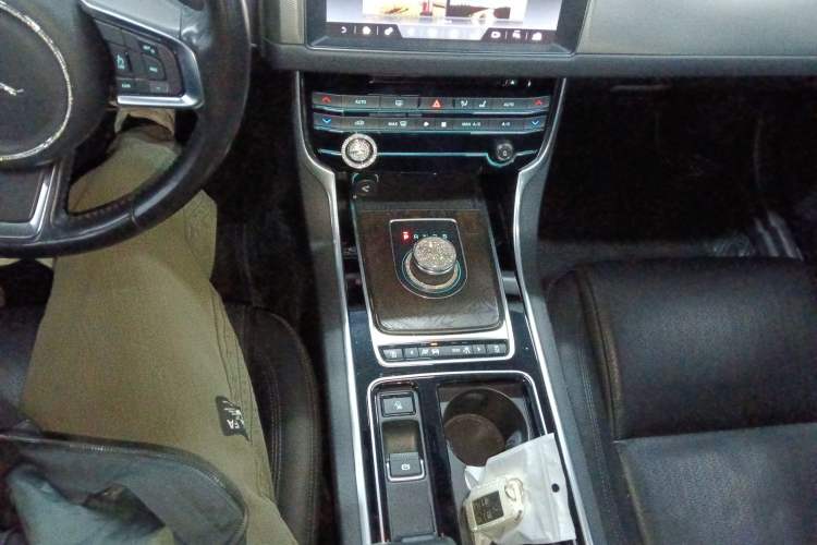 Used Jaguar XFL 2018 XFL 2.0T 250 PS Premium Edition