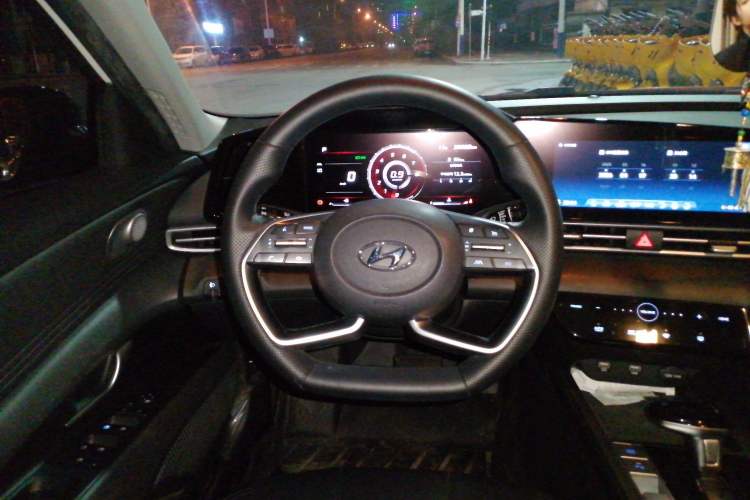 Used Hyundai Elantra 2021 1.5L CVT LUX Prestige Edition
