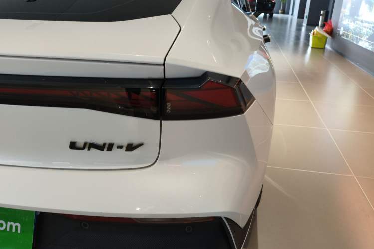 Used CHANGAN UNI-V 2022 1.5T Prestige Version Right Rear Taillight