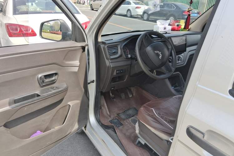 Used Wuling Hongguang V 2019 1.5L Jingqu Version China VI LAR