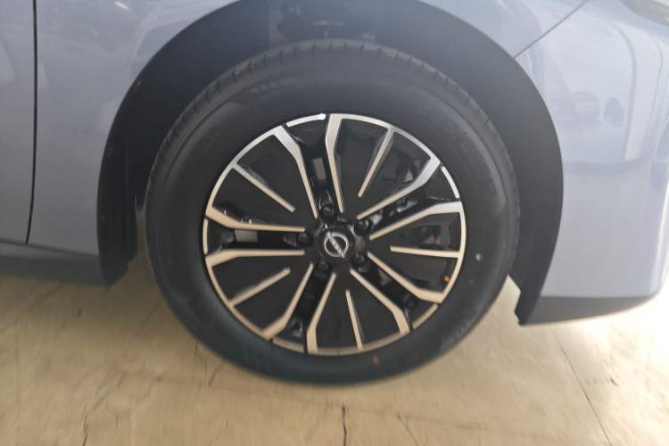 Used Nissan N6 2026 Model 180 Max Exterior 5