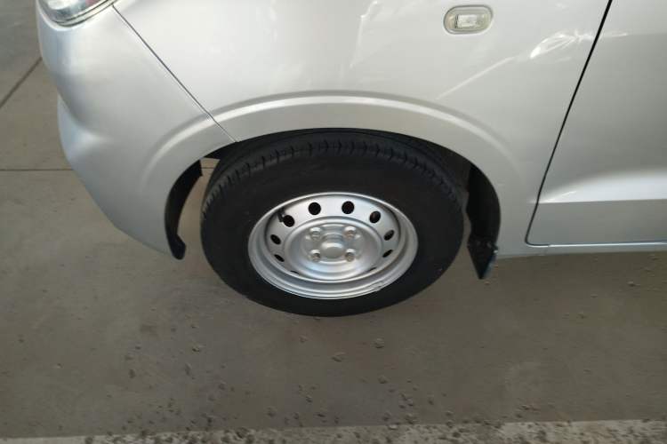 Used Wuling Hongguang V 2022 1.5L Jingqu Edition Enclosed-Window Vehicle with Electric Power Steering LAR