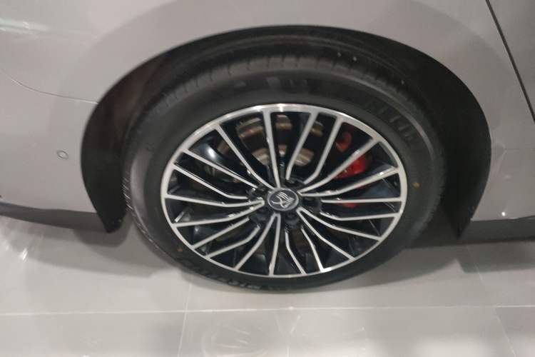 Used BYD Han 2025 EV with 701 km of Laser Radar-Enabled Intelligent Driving