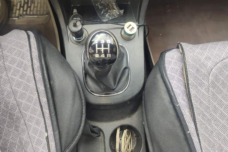 Used Dongfeng Fengon 360 2015 1.5L Manual Luxury 7-Seater China IV Standard Gear Lever