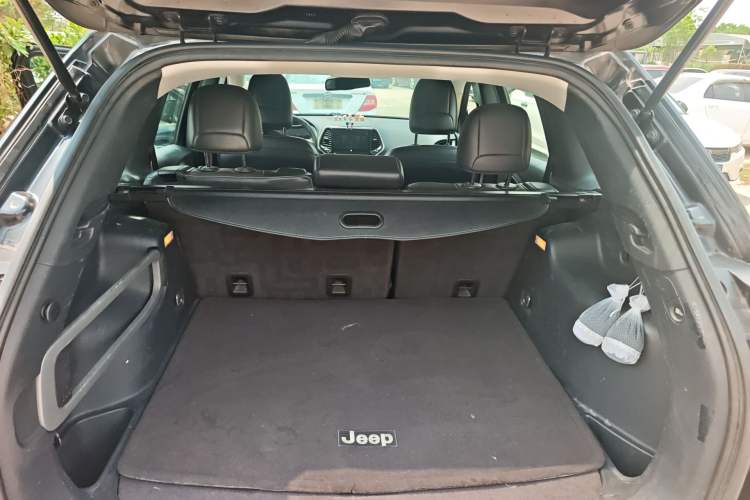 Used Jeep Cherokee 2016 2.4L Leading Edition Trunk