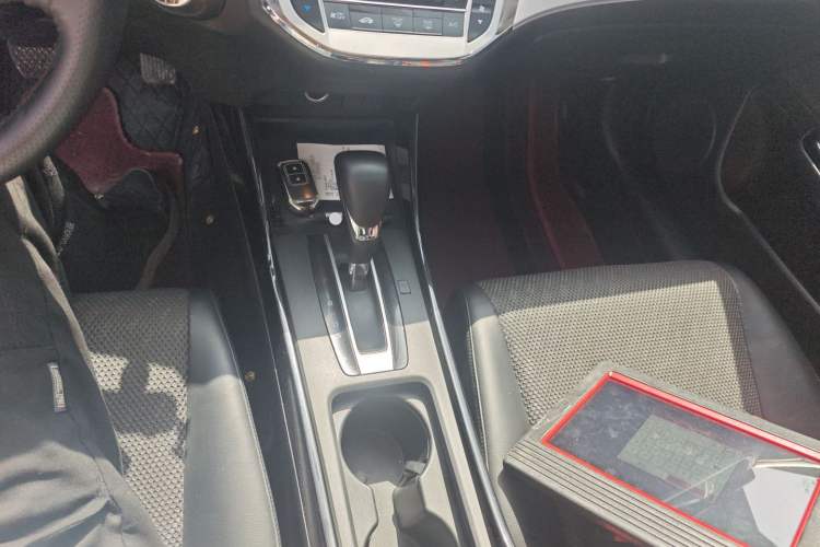 Used Honda Jade 2017 210TURBO CVT Fashion Edition 5-seater Gear Lever