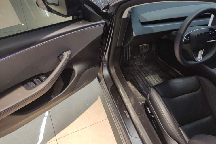 Used Tesla Model 3 2025 Rear-Wheel-Drive Version
