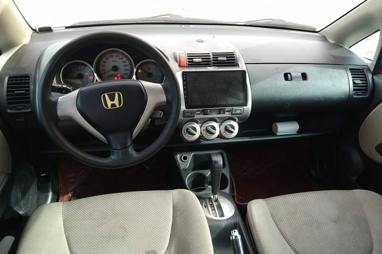 Used Honda Fit 2007 1.3L CVT Comfort Edition Center Console