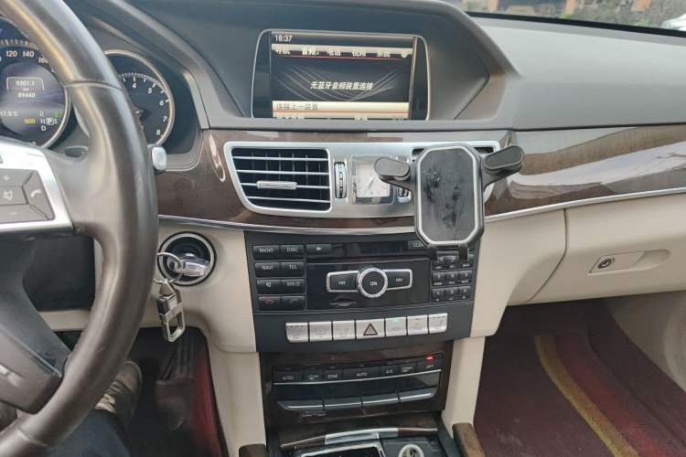 Used Mercedes-Benz E-Class 2014 Facelifted E 260 L Luxury Edition Audio And AC Panel