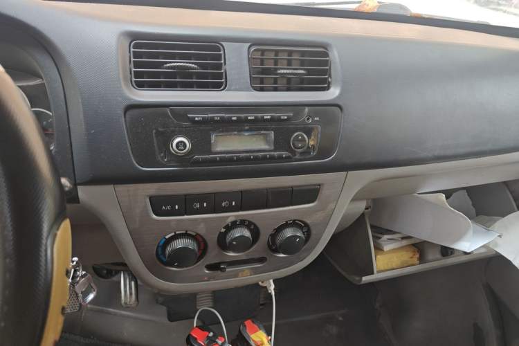 Used CHANGAN KAICHENG Taurus 2011 1.3L Comfort Model Audio And AC Panel