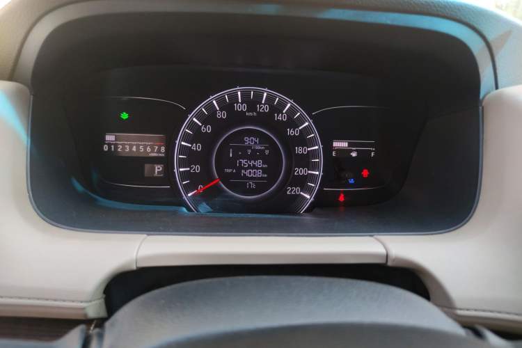 Used Honda Odyssey 2015 Revised 2.4L Luxury Edition Odometer Close Up