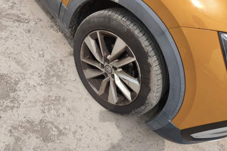 Used Volkswagen T-Cross 2019 280TSI DSG Comfort Edition Right Front Wheel Hub