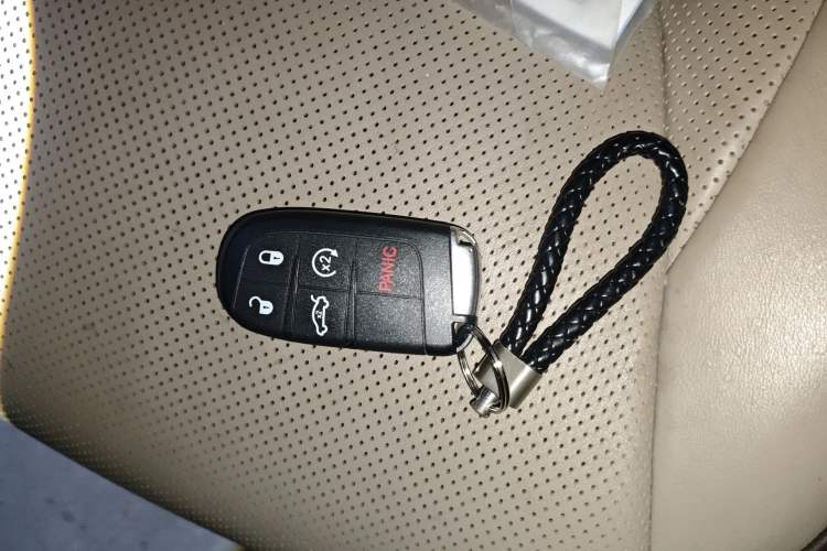 Used Chrysler 300C 2014 3.0L Excellence Edition Vehicle Key