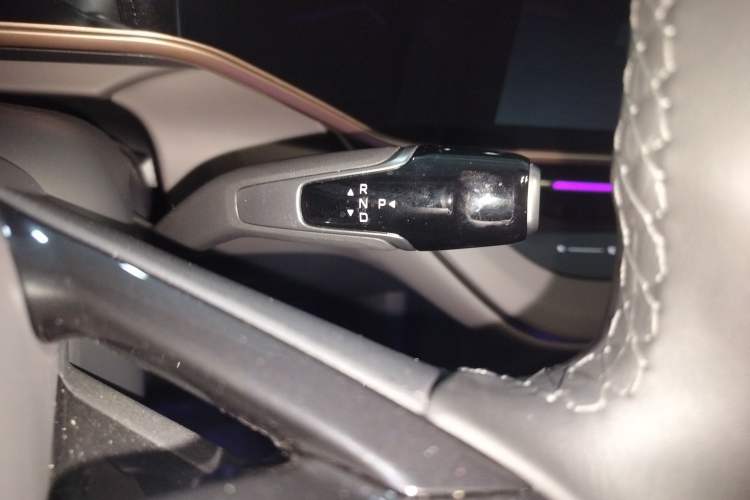 Used Hongqi EH7 2024 690 Pro Gear Lever