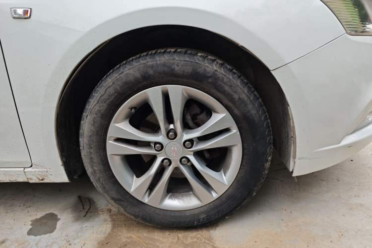 Used Chevrolet Cruze 2015 1.5L Classic SE MT Right Front Wheel Hub